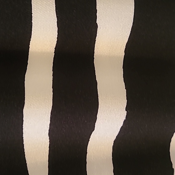 LIZ CLAIBORNE WOMEN'S SLEEVELESS BLACK AND WHITE "ZEBRA" BUTTON TOP SIZE LARGE - Picture 5 of 15